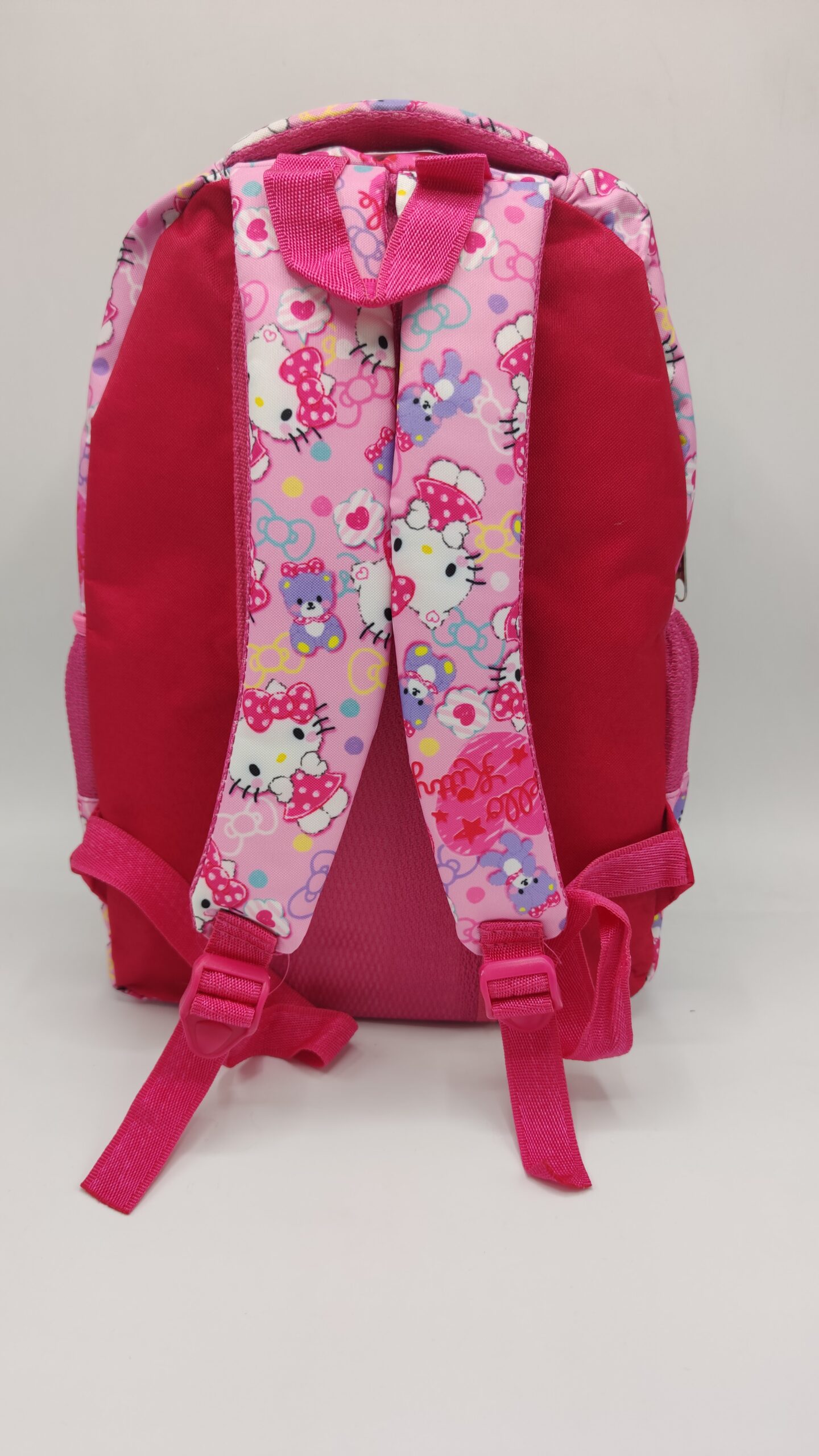 پشت کیف کوله مدرسه کیتی