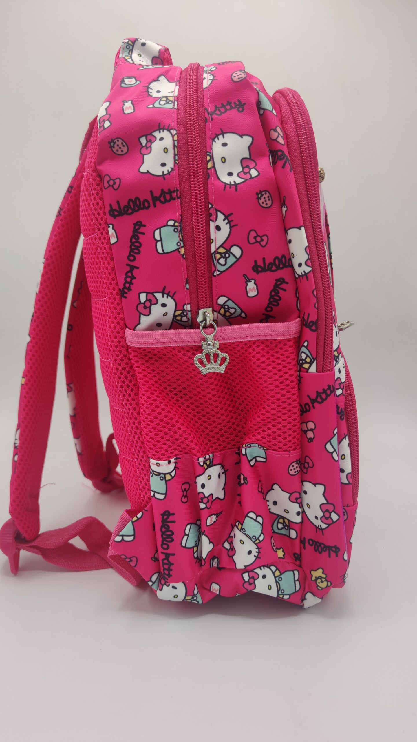 نمای جانبی کیف کوله هلو کیتی صورتی